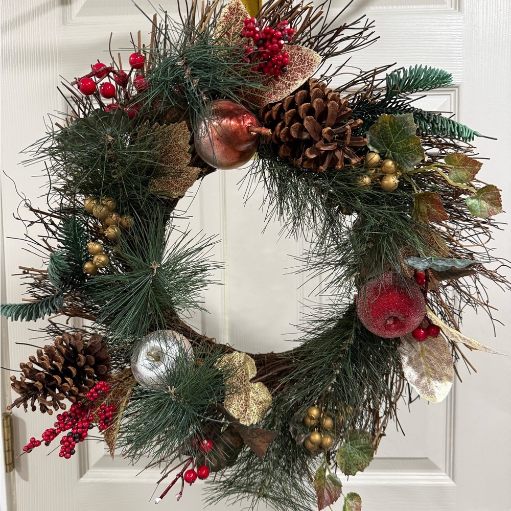 Festive Holiday Wreath with Red and Gold Accents